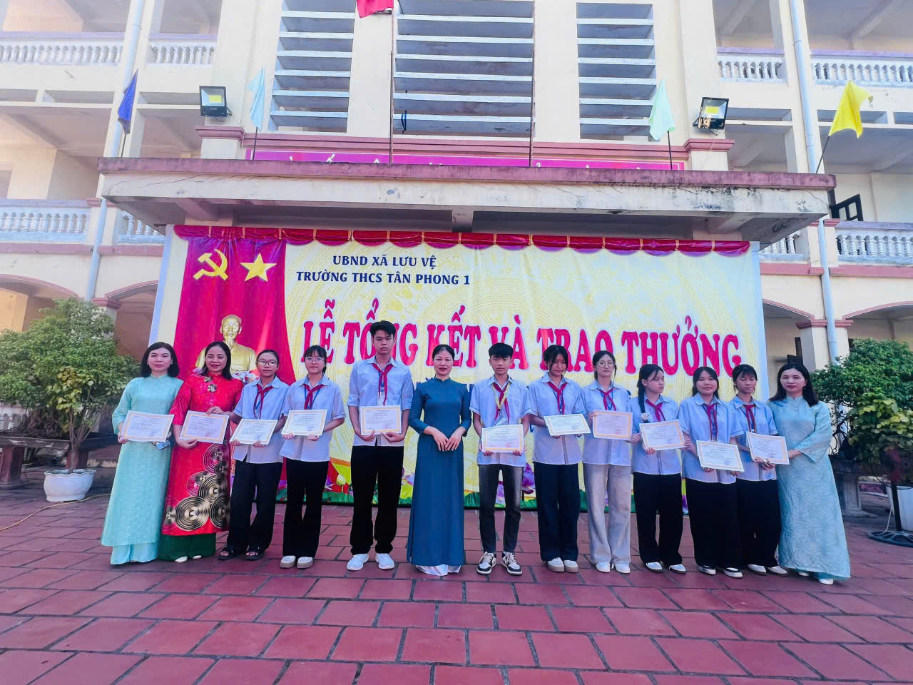Anh-tin-bai